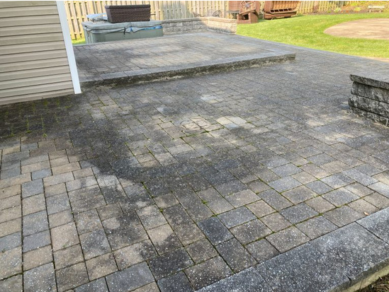 Przed: Kostka brukowa - usunięcie mchów