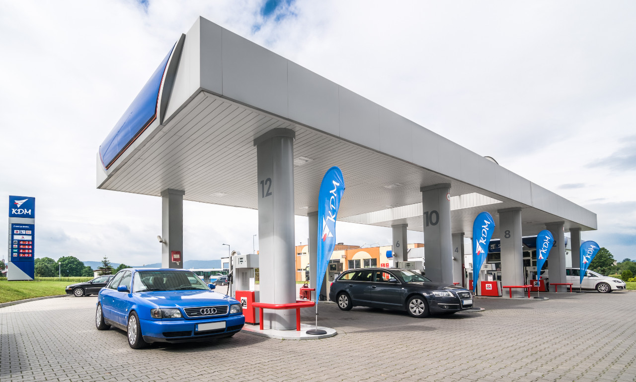 Po: Stacja paliw - kompleksowe czyszczenie